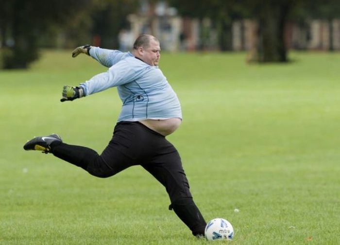 5 Kiper yang Mempunyai Berat Badan Diatas Rata-Rata